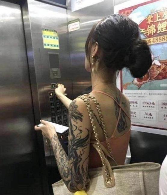 纹身女孩网红吃瓜视频,揭秘娱乐圈幕后真相